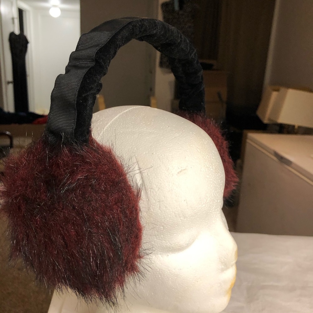 Fur Headphones With No Cable View 3